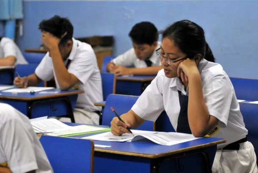 Cara Menghadapi Tekanan Akademik pada Siswa SMP di Era Persaingan Pendidikan Modern
