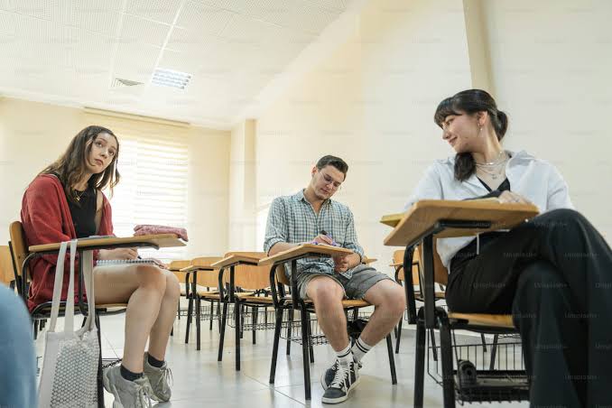 Mengapa Cara Duduk di Kelas Bisa Mempengaruhi Fokus Belajar